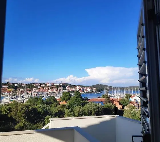 Lucica Апартаменты Езера